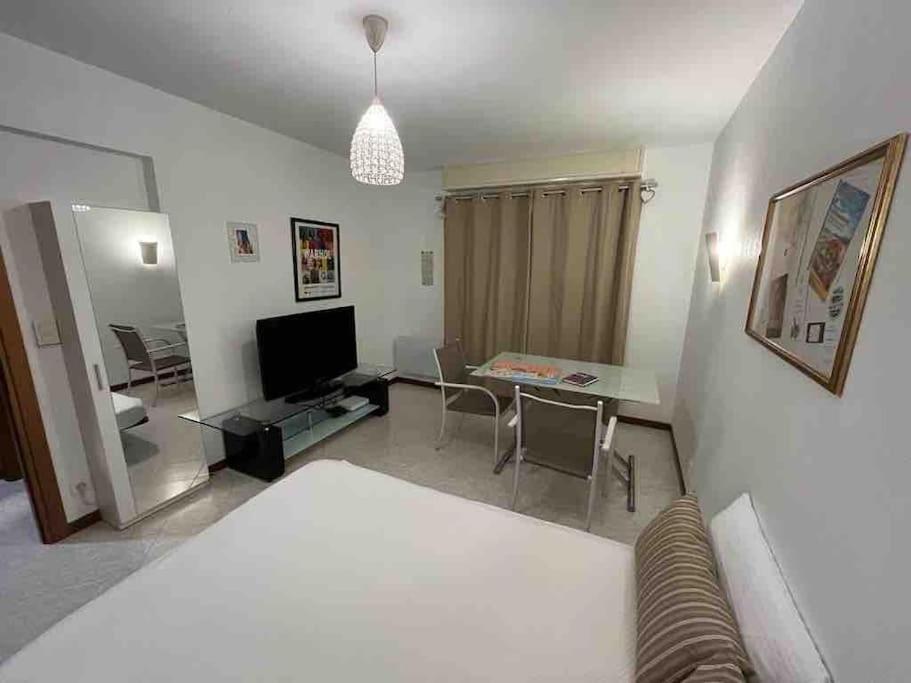 Studio 28 M2 Au Calme A Menton Buitenkant foto