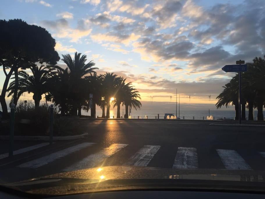 Studio 28 M2 Au Calme A Menton Buitenkant foto